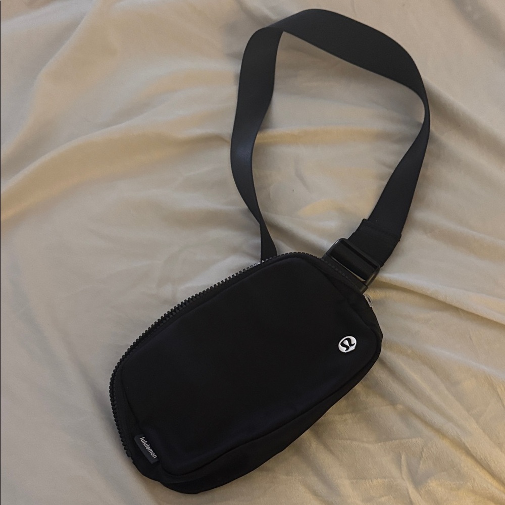lululemon athletica Sleek Black Belt Bag